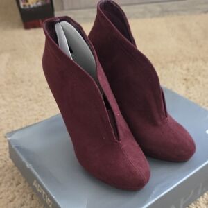 Apt 9 Women's Burgundy Suede Ankle Booties - Elegant Slip-On Style